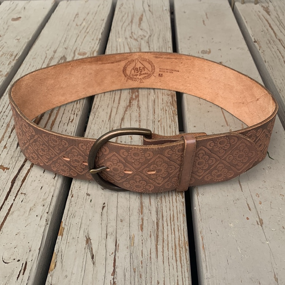 GAP 1969 leather belt floral pattern